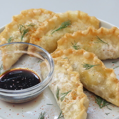 パリッと香ばしい！揚げ餃子の写真