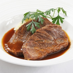 国産牛ホホ肉の黒ビール煮込み マッシュポテト添え