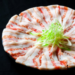 口いっぱいに広がる肉汁と出汁の香り。しゃぶしゃぶは肉本来の旨味を味わえる贅沢な召し上がり方です