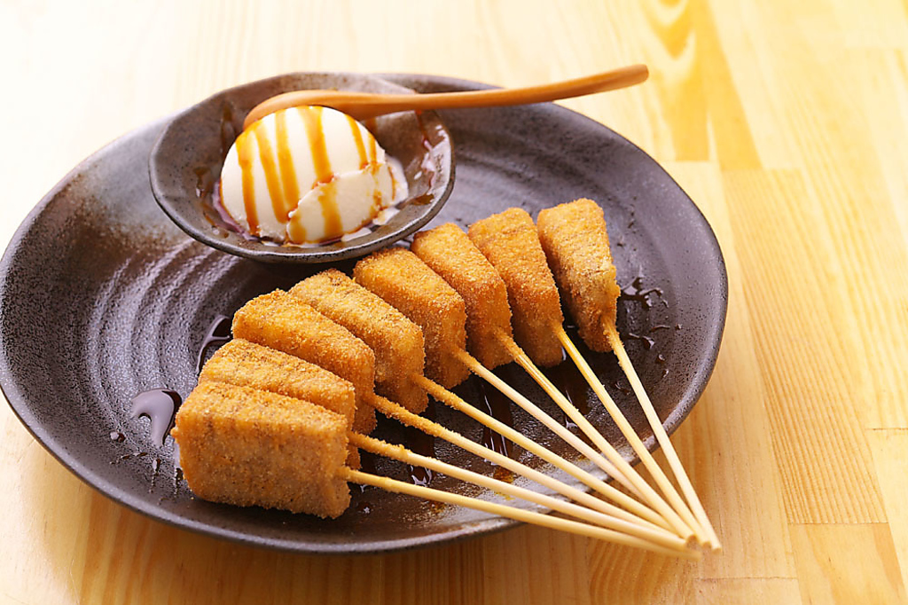 不動のデザートNO1。「バームクーヘン串バニラアイス添え」