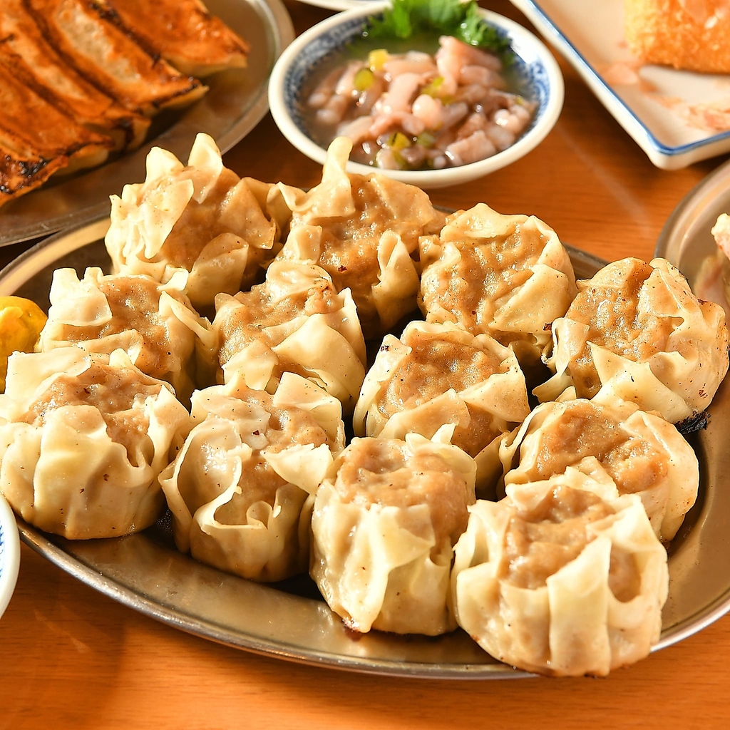 ジューシーな餡がぎゅっと詰まった大満足の一品。できたてを頬ばる幸せをぜひ！