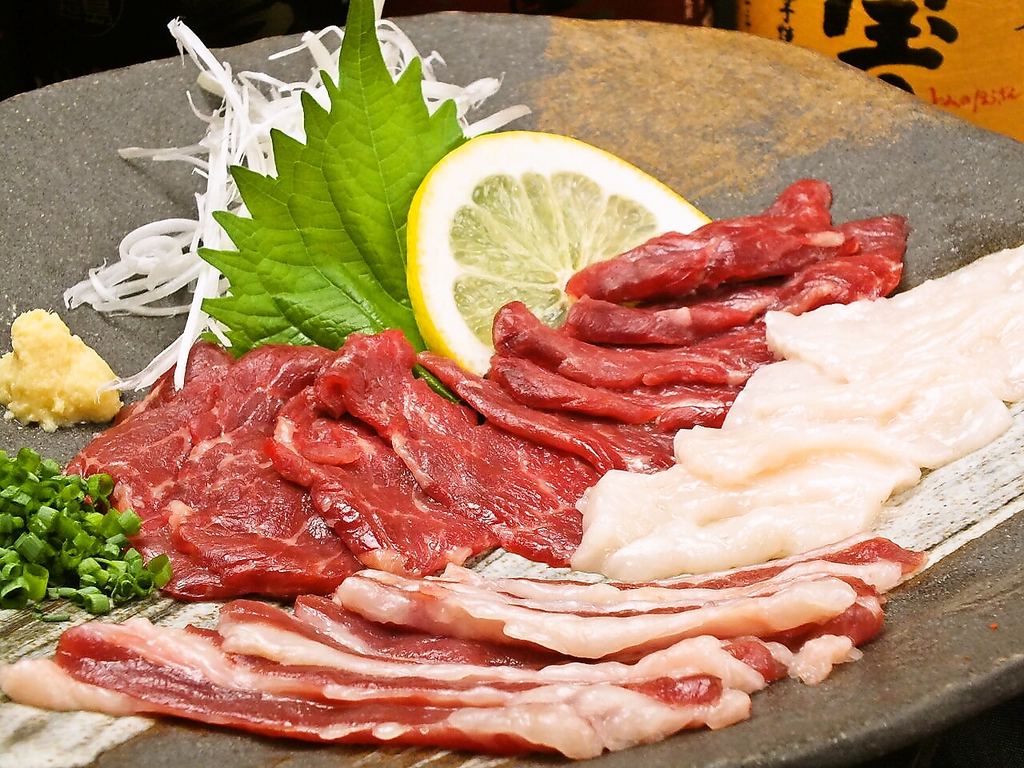 【単品】芳々亭名物★熊本直送 馬刺し盛合わせ
