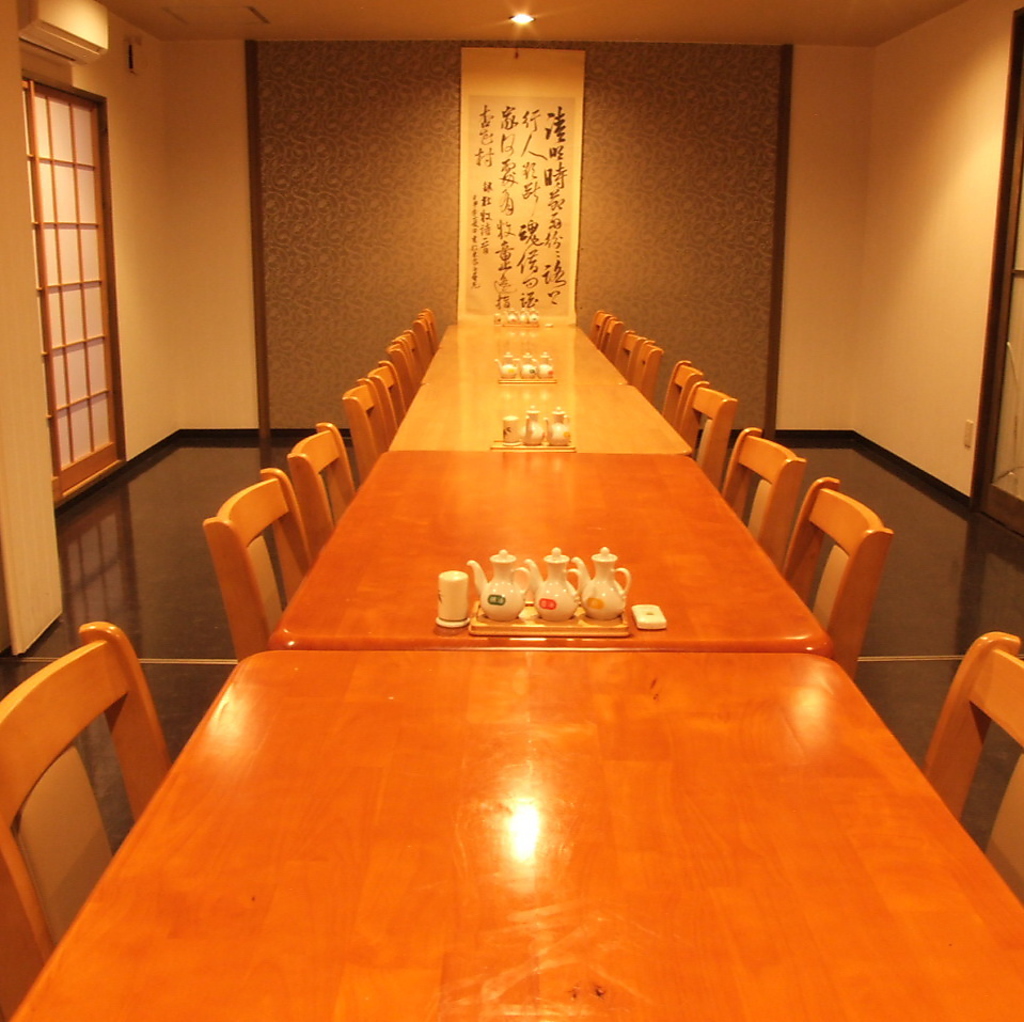 プライベートな空間でお過ごし頂ける人気の個室席もご用意してます。会社の飲み会、女子会等にお勧め