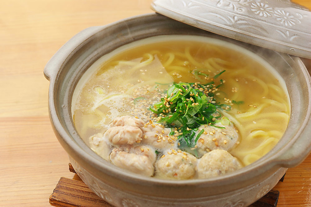 〆に人気の鶏だしのきいた「鶏塩ラーメン」