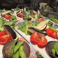 7種の野菜と桜エビのグリーンサラダ~アンチョビと胡麻の自家製ドレッシング~