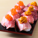 いくらと雲丹トッピングの肉寿司は絶品★とろける美味しさをご堪能ください！