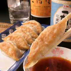 手作り餃子　香ばしくパリパリの皮が自慢の写真