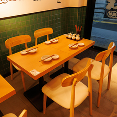 《少人数様向けテーブル席》【2名様から4名様】デートや接待におすすめのお席です。