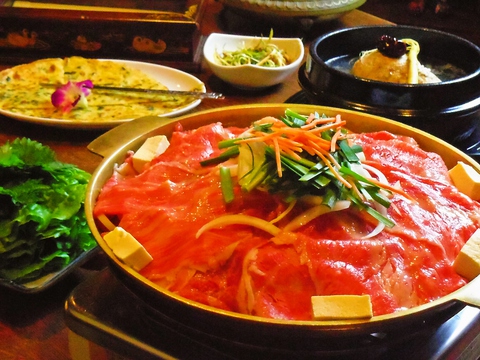 本場韓国の味をアレンジした和韓折衷料理が楽しめます