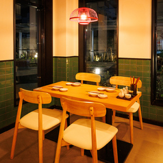 《少人数様向けテーブル席》【2名様から4名様】デートや接待におすすめのお席です。