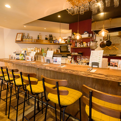 おひとり様でもOK！明るい店内は、居心地も抜群です♪もちろんカップルや友人とのカウンター利用もOKです。