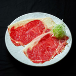 見るからに鮮やかで質の高さをうかがわせる美しいお肉は、美味しいものを食べる幸せを与えてくれます