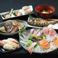 女子会コースではお刺身の盛り合わせ・焼き物・お煮付け・揚物・〆の握り寿司など、旬の海鮮料理を味わえます。
