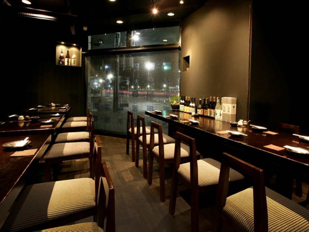 ほ…っと落着いた店内で美味しい豚料理とお酒を愉しむ。テーブル席有。少人数宴会にも◎！