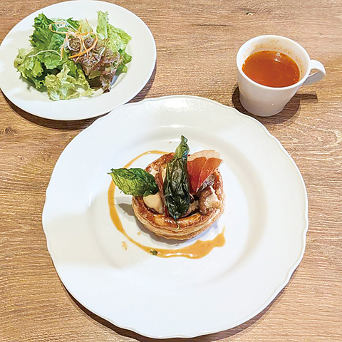9/18〜9/30【限定１０食ランチ】砂肝とキノコのヴォロ・オ・ヴァンの写真