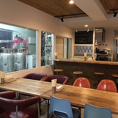 カウンター7席ございます。