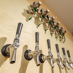 ~壁から現れるビールタップ~