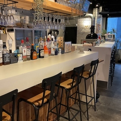 おひとり様も利用しやすいカウンター席。