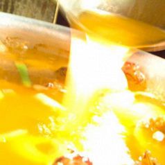 創業50余年間、国産鶏100%使用の黄金スープへのこだわりの写真