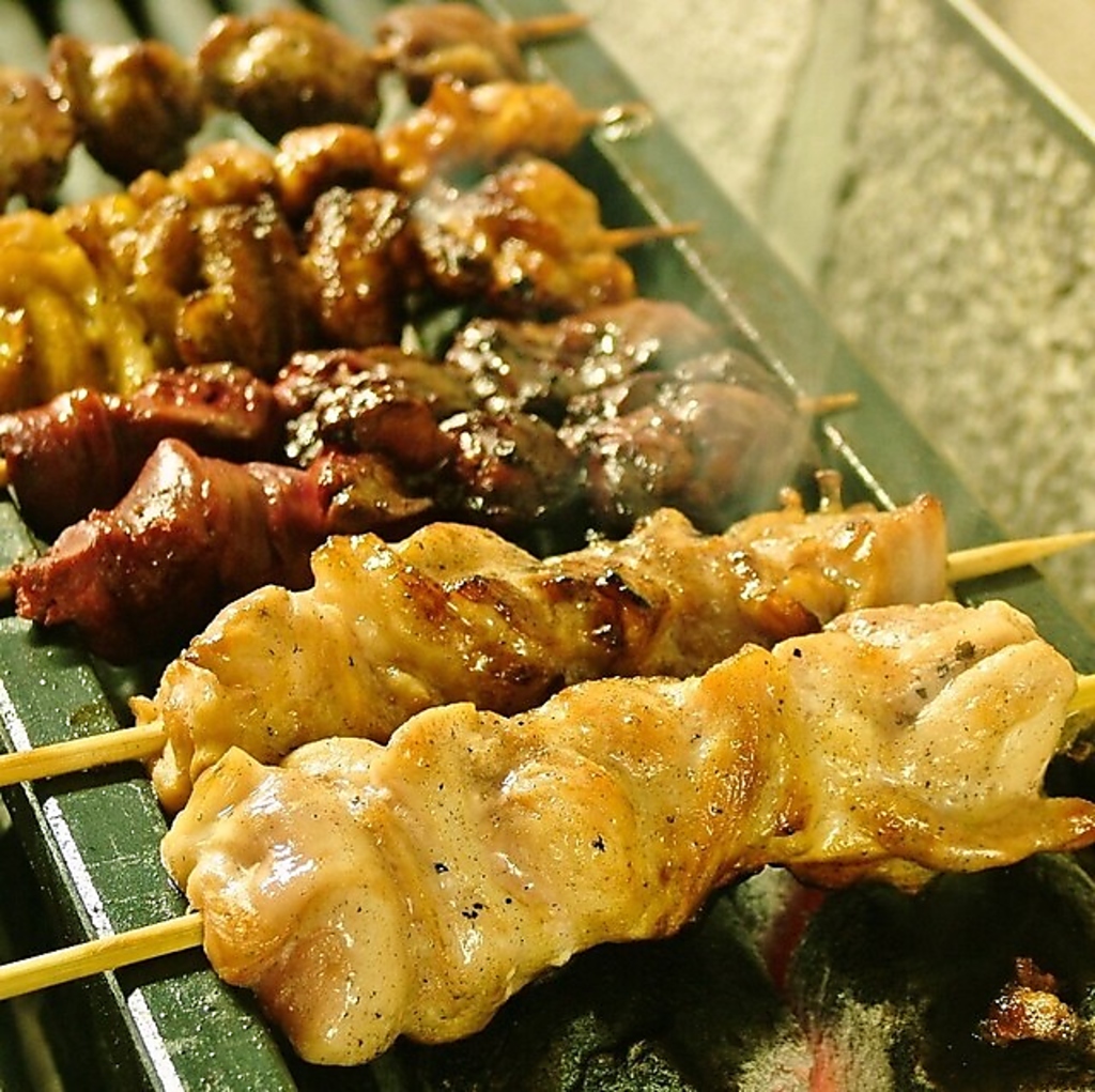 じっくり焼いた香ばしい串焼きもあります！単品でも盛り合わせでも！お酒と一緒にお楽しみください◎