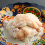 鮮度自慢のマルチョウや上ミノなど。秘伝のタレを絡めて焼けば、滴る脂の香ばしさがたまりません！