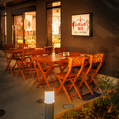 《開放感のあるテラス席》【4名様から8名様】デートや女子会などにおすすめのお席です。