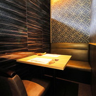 スタイリッシュで落ち着きある、完全個室席
