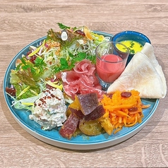 自分でカスタム出来るランチ『サラダデリプレート』