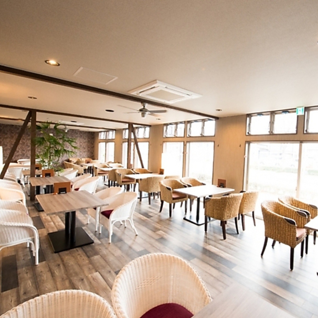 まるでバリ島！リゾートのような爽やかな店内は雰囲気抜群！デートや女子会にオススメです◎