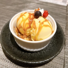 バニラアイスのキャラメルソース