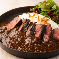 カレー、パスタ、ステーキなど本格フード