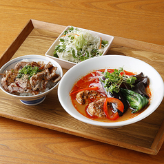 自家製黒ぶた肉団子と揚げ茄子の麻辣湯（マーラータン）＆選べるミニ丼