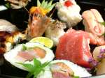 鮮魚が自慢の「松屋」！お寿司のネタも豊富！飲んだ後の〆には最適。上司に喜ばれること間違いなし！