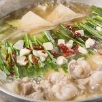 福岡にいらしたら、もつ鍋でしょう！もつのうまみがたっぷり染み込んだ〆の麺も最高ですね！