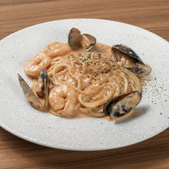 海老と貝のトマトクリームパスタ