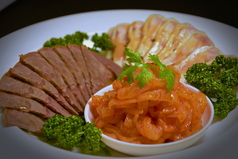 棒棒鶏、牛肉、くらげの三種盛り合わせ