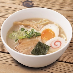 仕上げの魚介とんこつ醤油ラーメン