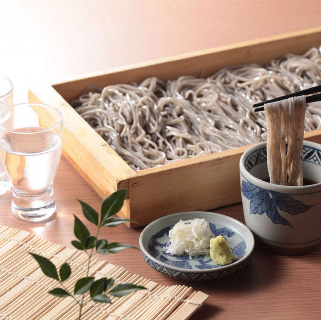 高田屋自慢の「板盛りせいろ」お料理の〆にどうぞ。