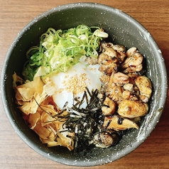 焼き鳥丼　温玉のっけ