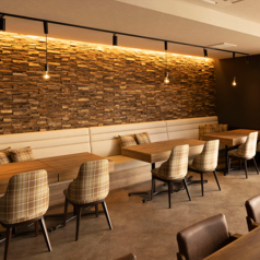 ゆったりとお寛ぎ頂けるソファ席もご用意しております。女子会などのご利用にもおすすめです。