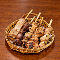 ≪リピーター続出！当店２大名物≫備長炭の炭火でじっくり焼き上げる絶品の炭火焼き鳥を、皆様にお愉しみ頂く為に、期間限定にてお得なクーポンをご用意しております♪炭火独特の香りに加え、外はカリッと、中はジューシーな焼き加減でお楽しみいただけます。ご予算・シーンに合わせてご宴会コースのご利用もオススメです◎