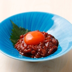 濃厚赤玉子で食べる桜ユッケ