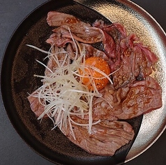 霜降り和牛炙りユッケ