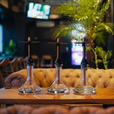 シックで落ち着きのある大人の空間。全100種以上の豊富なドリンクとシーシャも◎