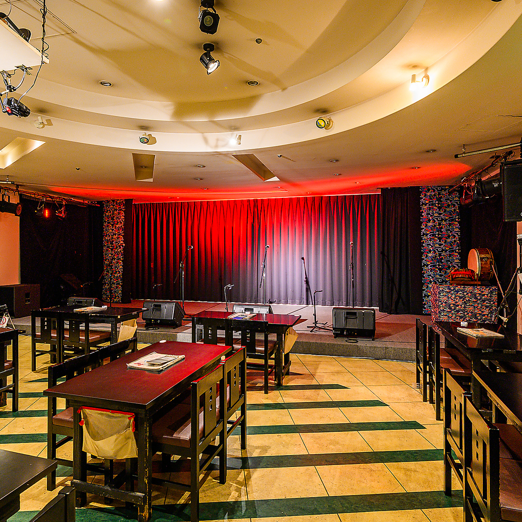 1日3回あるステージで癒しの沖縄体験！