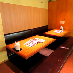 お仕事帰りにお立ち寄りやすいお席をご用意♪お一人様でも気兼ねなくご利用いただけるお席もございます。コースだけでなく、単品料理や単品飲み放題も豊富にご用意しておりますので、ちょい飲みやお食事にも最適です◎