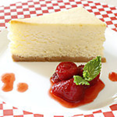 ４種のチーズを使用した贅沢チーズcake Freshストロベリーのソース