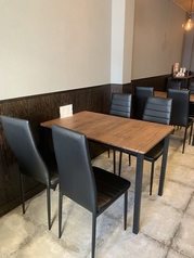 4名がけのテーブル席となっています