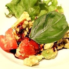 新鮮トマトとアボカドのサラダ