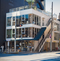 1Fから屋上まで、各フロアが愉しめる複合施設♪